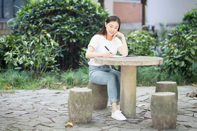 武漢大學(xué)在職研究生費(fèi)用大概需要多少？