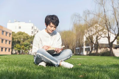 閩江學院在職研究生費用大概需要多少？