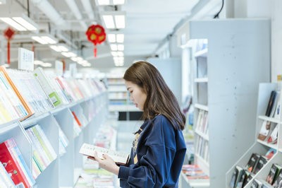青島科技大學(xué)在職研究生考試時(shí)間和全日制一樣嗎？