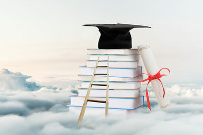 沈陽大學(xué)在職研究生考試科目難度大嗎？