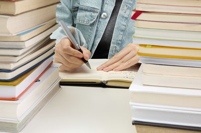 報考燕山大學在職研究生對年齡有限制嗎？
