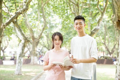 河北經(jīng)貿(mào)大學(xué)在職研究生考試難度大不大？
