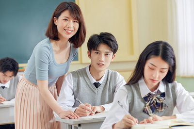 本科有學(xué)位如何報考云南大學(xué)在職研究生？