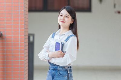 本科有學(xué)位如何報考上海外國語大學(xué)在職研究生？