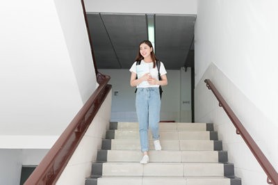 江西財(cái)經(jīng)大學(xué)在職研究生論文答辯難嗎？