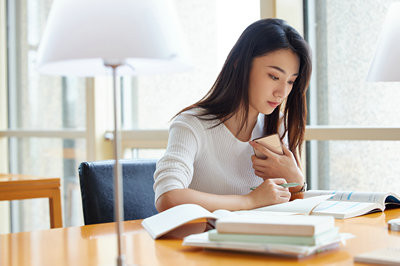 長(zhǎng)江大學(xué)在職研究生報(bào)名方式是什么，入學(xué)需要考試嗎？