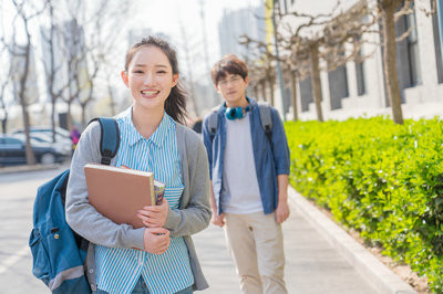 2024湖北中醫(yī)藥大學(xué)在職研究生上課方式有幾種？