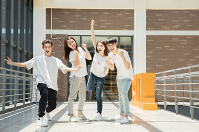 華東政法大學(xué)在職研究生報(bào)名時(shí)間是在幾月份，上課時(shí)間怎么安排？