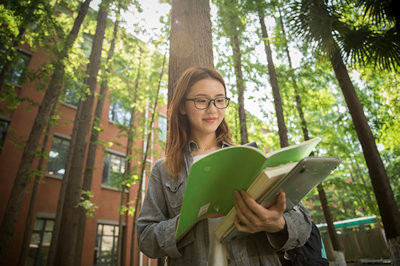 武漢輕工大學在職研究生畢業(yè)后是研究生學歷嗎，在國內(nèi)受認可嗎？