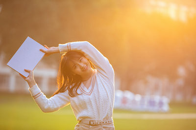湖北中醫(yī)藥大學(xué)在職研究生報(bào)名時(shí)間是在幾月份，上課時(shí)間怎么安排？