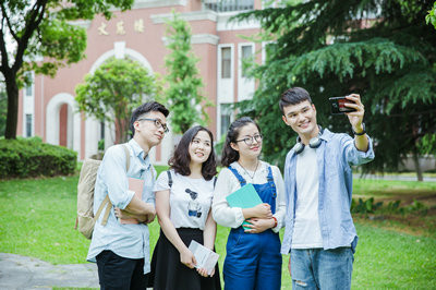 2025年大連理工大學在職研究生考試時間是什么時候？