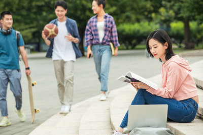 2025年南昌航空大學在職研究生入學方式是什么？