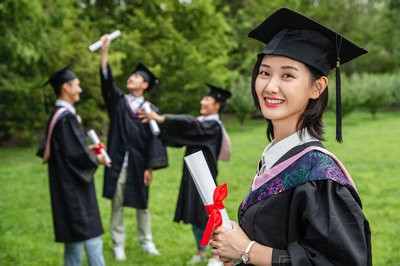 2025年報(bào)考新鄉(xiāng)醫(yī)學(xué)院在職研究生畢業(yè)可以獲得雙證嗎？
