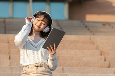 首都經(jīng)濟(jì)貿(mào)易大學(xué)在職研究生學(xué)歷含金量高不高？和全日制的一樣嗎？