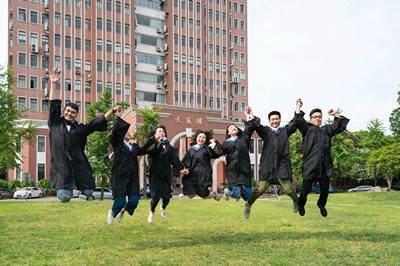2025年汕頭大學(xué)在職研究生報考條件與要求是什么？