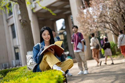 廣州中醫(yī)藥大學(xué)在職研究生畢業(yè)能不能拿學(xué)位？