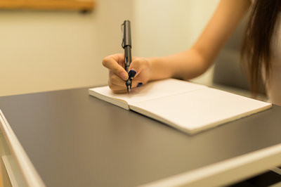 南昌大學(xué)在職研究生的考試時(shí)間每年是固定的嗎？