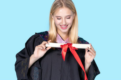 西北師范大學在職研究生上課時間是在節(jié)假日嗎？