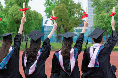 中國政法大學(xué)在職研究生考試科目是哪些，會考英語嗎？