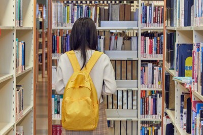 三峽大學(xué)在職研究生學(xué)費(fèi)如何繳納？