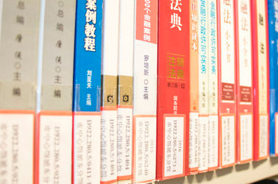 新鄉(xiāng)醫(yī)學院在職研究生學費如何繳納？