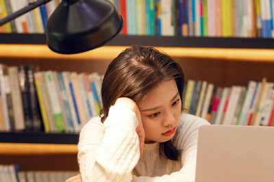 南京大學(xué)在職研究生成績(jī)查詢?nèi)肟谠谀?></a>                                <div   id=