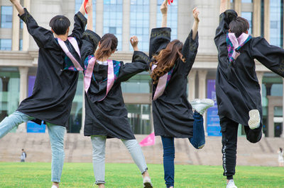 2022年華中科技大學在職研究生各專業(yè)學費多少