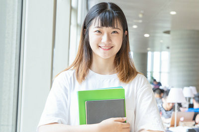 河南財經(jīng)政法大學在職研究生可以在節(jié)假日上課嗎？