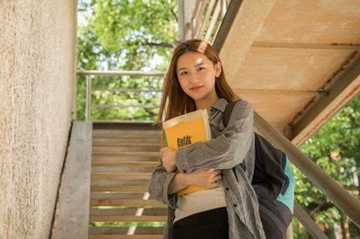 中國(guó)政法大學(xué)在職研究生課程的授課模式是什么？