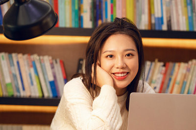 大專學(xué)歷怎么報考對外經(jīng)濟(jì)貿(mào)易大學(xué)在職研究生？