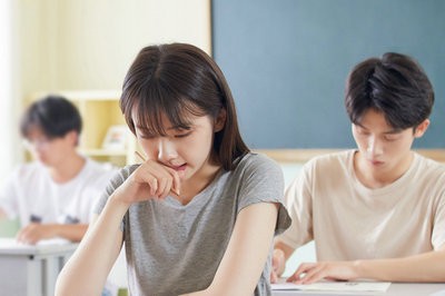 上班族報考河北經(jīng)貿(mào)大學(xué)在職研究生有什么要求？