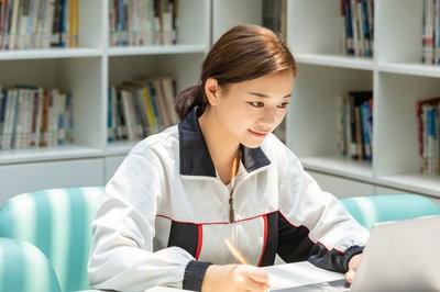 大連大學(xué)在職研究生招生門檻高嗎？