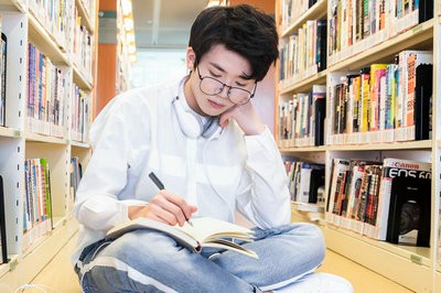 本科無學(xué)位報(bào)考英語筆譯在職研究生可以獲得學(xué)位證書嗎？