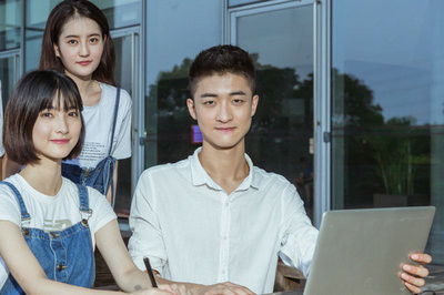 新疆大學(xué)在職研究生上課方式有哪些？