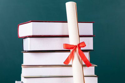 本科無學(xué)位報考江西師范大學(xué)在職研究生可以拿到什么證書？