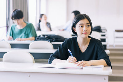 報(bào)考廣州中醫(yī)藥大學(xué)在職研究生可以邊工作邊上學(xué)嗎？