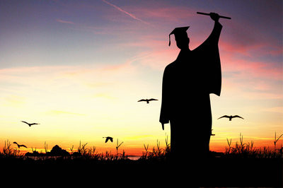 本科生沒有學(xué)士學(xué)位可以報考南昌航空大學(xué)在職研究生？