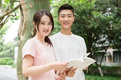 報考北京第二外國語學院在職研究生考試考英語嗎？