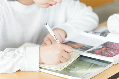 報考北京電影學(xué)院在職研究生考試考英語嗎？