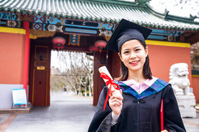 法國巴黎高等商業(yè)學(xué)院國際碩士是英語授課嗎？