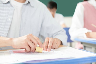 2023年成都在職研究生學(xué)費(fèi)是多少，好考嗎？