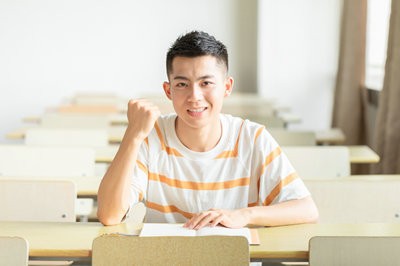 西北師范大學(xué)在職研究生可以報考公務(wù)員嗎？