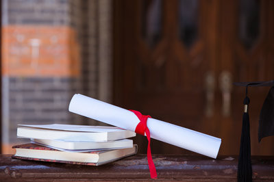 本科報考東北大學在職研究生需要學位證嗎？