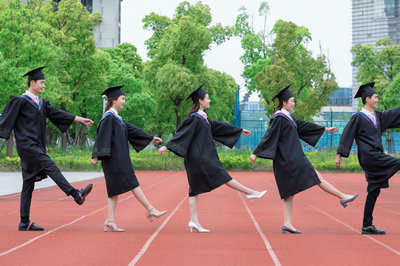 報考上海對外經(jīng)貿大學在職研究生對于工作的優(yōu)勢？