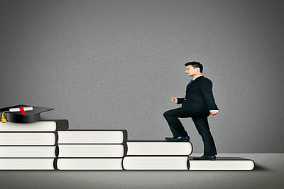 現(xiàn)在能報考在職研究生嗎? 現(xiàn)在能報考在職研究生嗎?